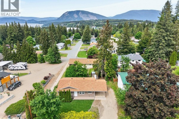 Bedroom - 2731 Okanagan Avenue Ne, Salmon Arm, BC V1E2T1 Photo 2