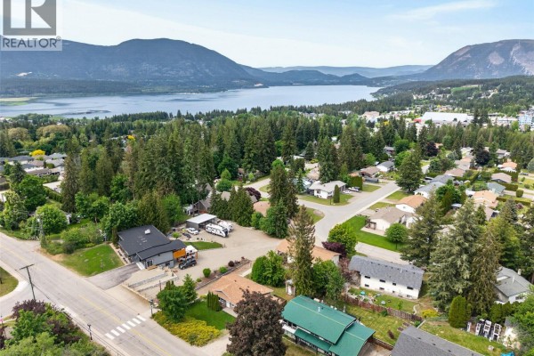 Kitchen - 2731 Okanagan Avenue Ne, Salmon Arm, BC V1E2T1 Photo 5