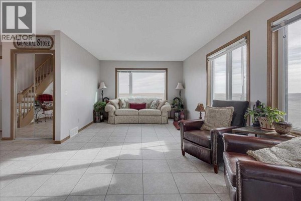 Kitchen - 273132 Range Road 275, Rural Rocky View County, AB T4B2A4 Photo 5