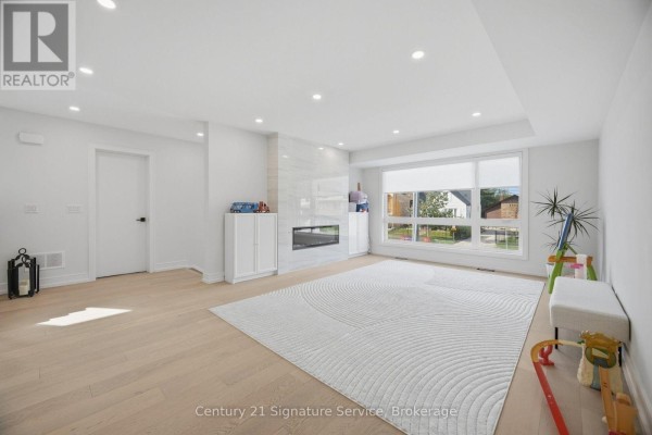 Dining room - 273c Ranee Avenue, Toronto, ON M6A1N7 Photo 5