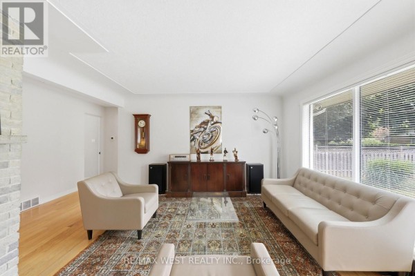 Living room - 274 Tamblyn Drive, London North, ON N6G1B8 Photo 3