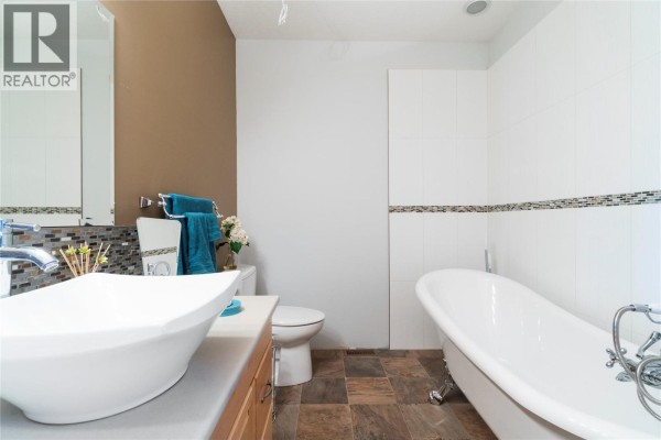 3pc Bathroom - 2741 Rawson Road Unit# 25, Adams Lake, BC V0E1M2 Photo 3