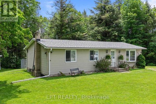 Bedroom 5 - 2743 Lockhart Road, Innisfil, ON L9S3G2 Photo 4