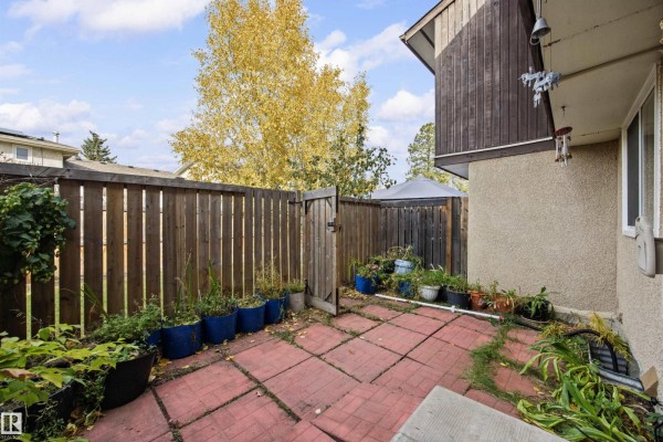 Primary Bedroom - 2744 105 St Nw, Edmonton, AB T6J4J3 Photo 4