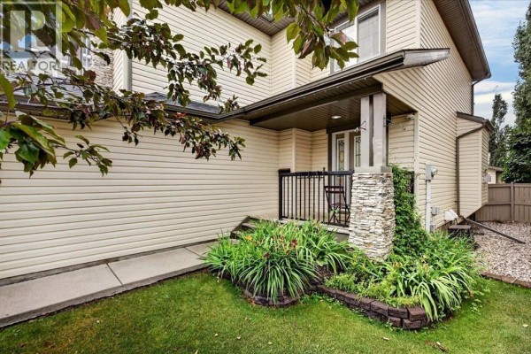 2745 Coopers Manor Sw, Airdrie, AB, photo 3