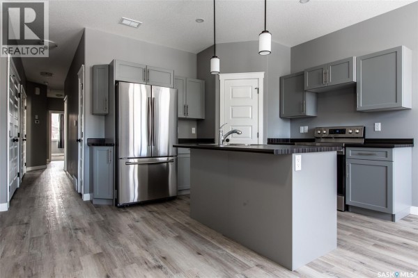 Kitchen - 2748 Mackay Street, Regina, SK S4N2T7 Photo 3