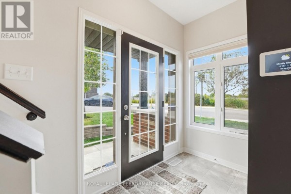 275 Eric Czapnik Way, Ottawa, ON K1E0B4 Photo 4