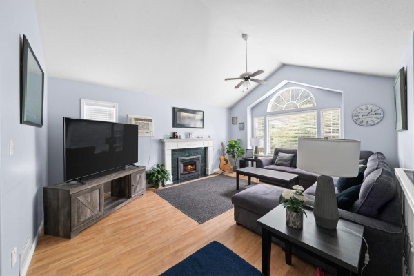 275 Forrest Crescent, Hope, Hope, BC, photo 3