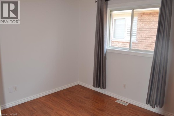 Living room - 275 Locheed Drive Unit# Lower, Hamilton, ON L8T5A4 Photo 4