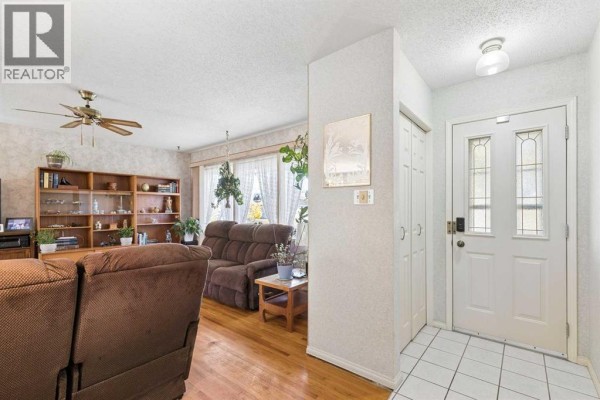 Bedroom - 275 Northmount Drive Nw, Calgary, AB T2K3G9 Photo 2