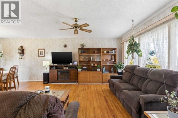 Kitchen - 275 Northmount Drive Nw, Calgary, AB T2K3G9 Photo 5