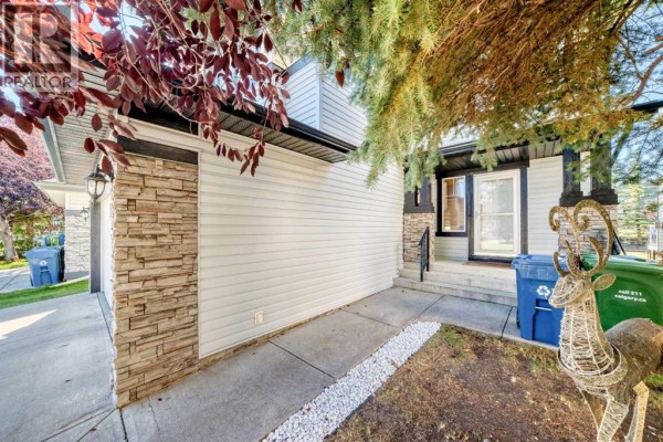Kitchen - 275 Panatella Circle Nw, Calgary, AB T3K5Y1 Photo 2