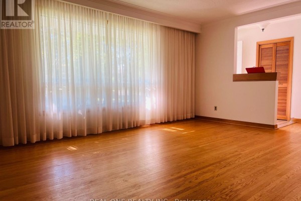 Living room - 275 Parkview Avenue, Toronto, ON M2N3Z3 Photo 4