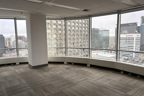 275 Portage Ave, Winnipeg, MB R3B2B3 Photo 2