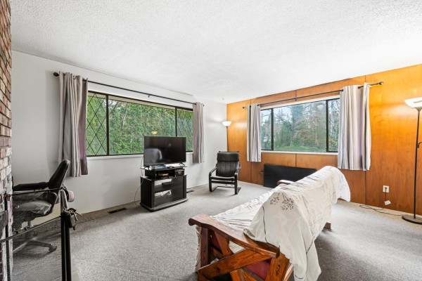 2751 153a Street, Surrey, BC V4P1C1 Photo 5