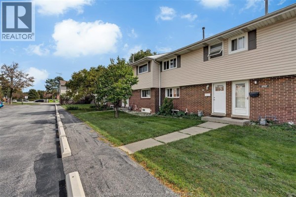 Laundry room - 2755 Meadowbrook Lane Unit# 11, Windsor, ON N8T2Y6 Photo 2