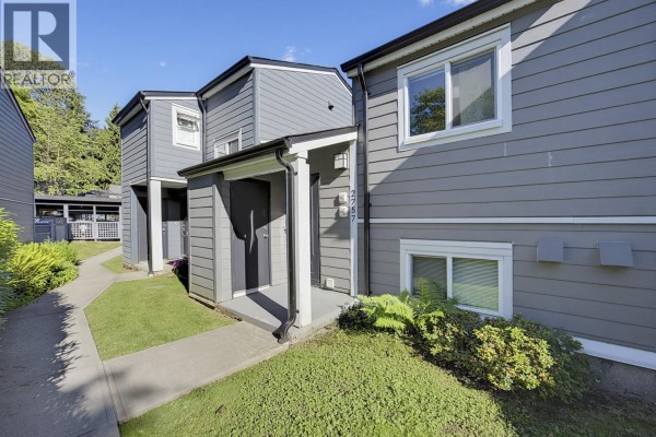 2757 Ellerslie Avenue, Burnaby, BC V5B4R9 Photo 2