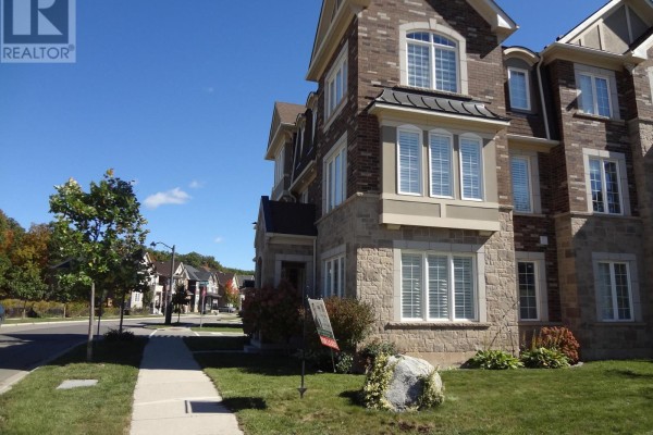 276 Polly Drive, Oakville, ON L6M1R7 Photo 2