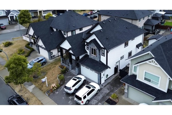 27641 Lunderberg Avenue, Abbotsford, BC V4X0B8 Photo 2