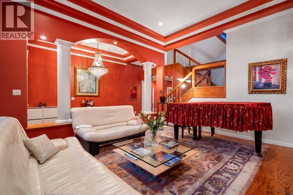 2768 Southcrest Drive, Burnaby, BC V5A4V4 Photo 5