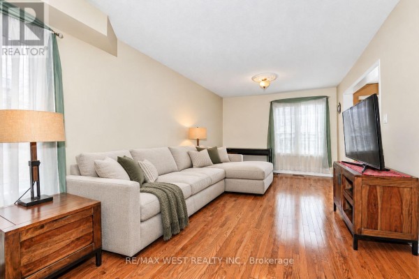Dining room - 277 Queen Mary Drive, Brampton, ON L7A3L6 Photo 2