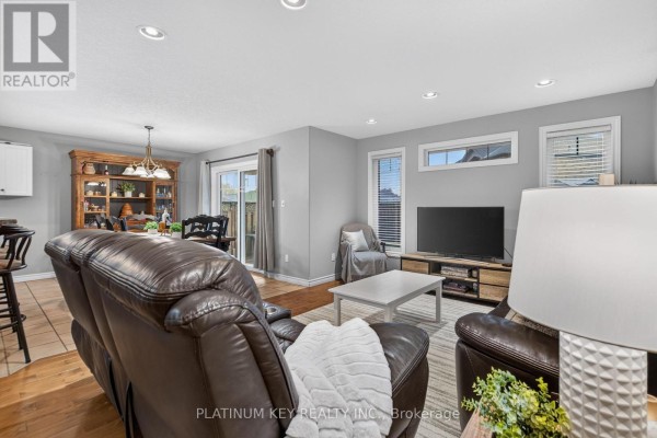 Kitchen - 277 Thorne Drive, Strathroy Caradoc, ON N7G4C9 Photo 4