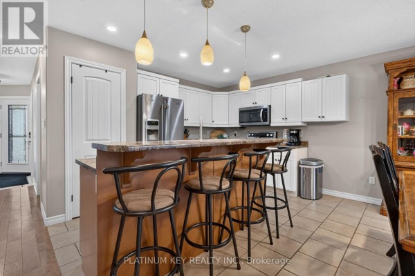 Dining room - 277 Thorne Drive, Strathroy Caradoc, ON N7G4C9 Photo 5
