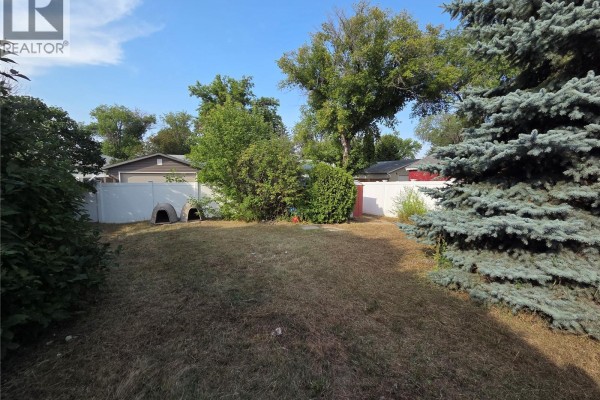 Living room - 2776 Eastview, Saskatoon, SK S7J3H5 Photo 3