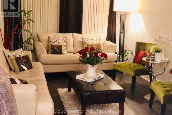 Sitting room - 2776 Lindholm Crescent, Mississauga, ON L5M4S3 Photo 3
