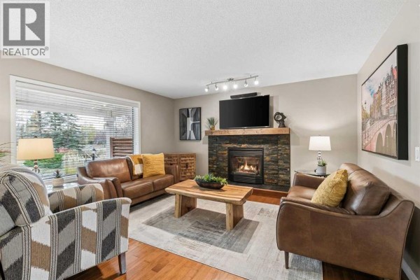 2pc Bathroom - 278 Douglasdale Point Se, Calgary, AB T2Z3A2 Photo 5