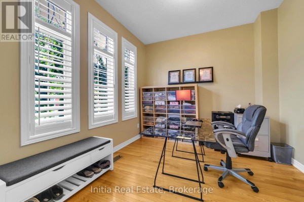 Living room - 278 Fossil Hill Road E, Vaughan, ON L4H2X3 Photo 3