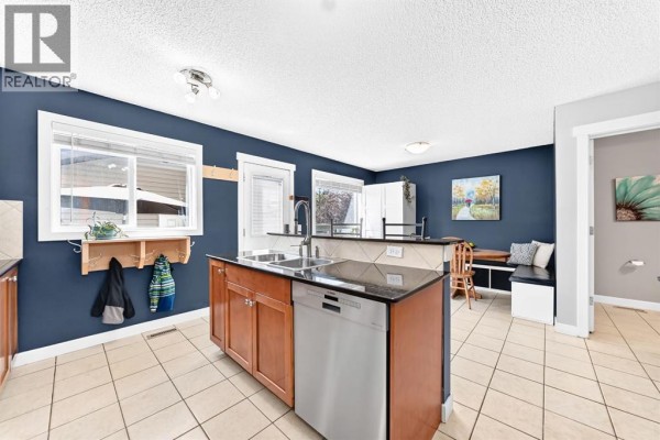 278 Luxstone Way Sw, Airdrie, AB, photo 3