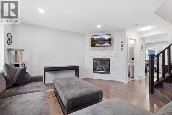 2pc Bathroom - 279 Everstone Drive Sw, Calgary, AB T2Y4V2 Photo 4