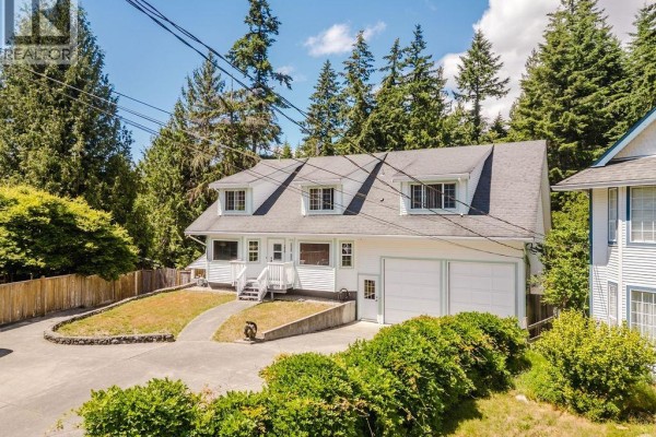 279 Lark Road, Gibsons, BC V0N1V4 Photo 2