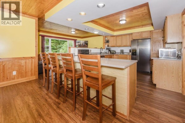 279 Lark Road, Gibsons, BC V0N1V4 Photo 4