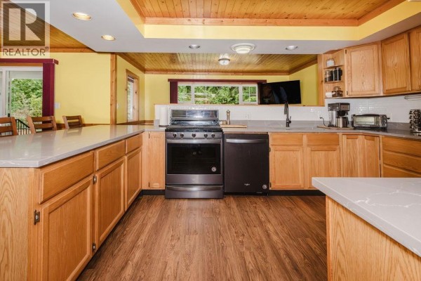 279 Lark Road, Gibsons, BC V0N1V4 Photo 5