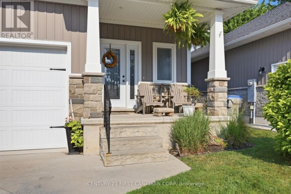 Primary Bedroom - 279 Oak Street, Lucan Biddulph, ON N0M2J0 Photo 4