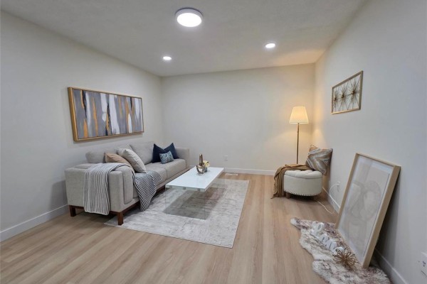 Eat in kitchen - 279 Tufnell Drive, Winnipeg, MB R2N1K4 Photo 4