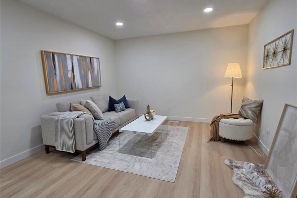 Living room - 279 Tufnell Drive, Winnipeg, MB R2N1K4 Photo 5
