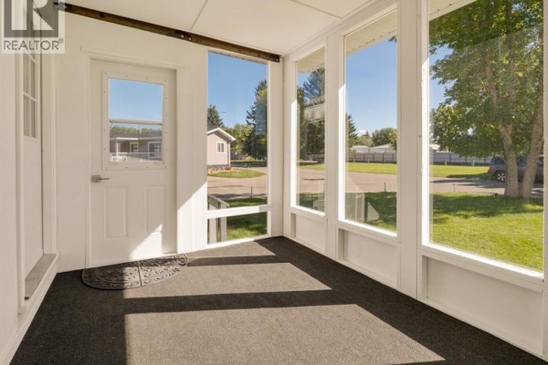 Den - #28, 2300 13 Street N, Lethbridge, AB T1H4E8 Photo 3