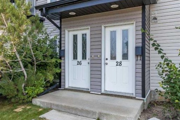 Two matching white front doors with glass panes, labeled 26 and 28. - 28, 298 Somerset Way Se, Medicine Hat