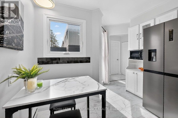 Living room - 28 - 42 Compata Way, Ottawa, ON K1B4W9 Photo 3
