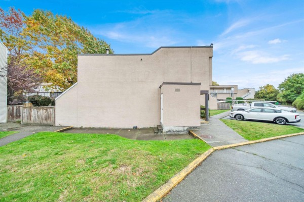 28 17702 60 Avenue, Surrey, BC V3S1V2 Photo 2