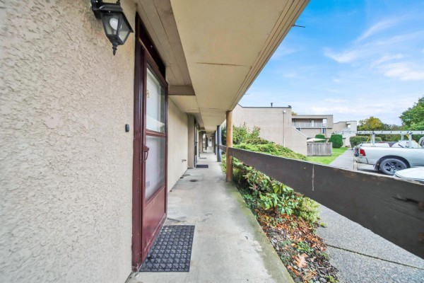 28 17702 60 Avenue, Surrey, BC V3S1V2 Photo 4