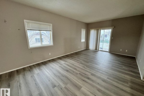 Kitchen - #28 2508 Hanna Cr Nw, Edmonton, AB T6R3N7 Photo 3