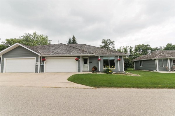 Kitchen - 28 30 Bradford Road, Carman, MB R0G0J0 Photo 2