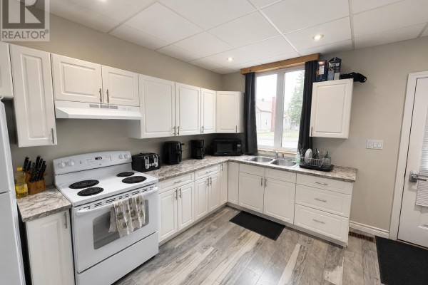 Laundry room - 28 Aberdeen St S, Chapleau, ON P0M1K0 Photo 4