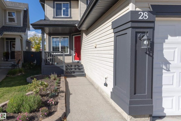Kitchen - 28 Becker Cr, Fort Saskatchewan, AB T8L0C1 Photo 3