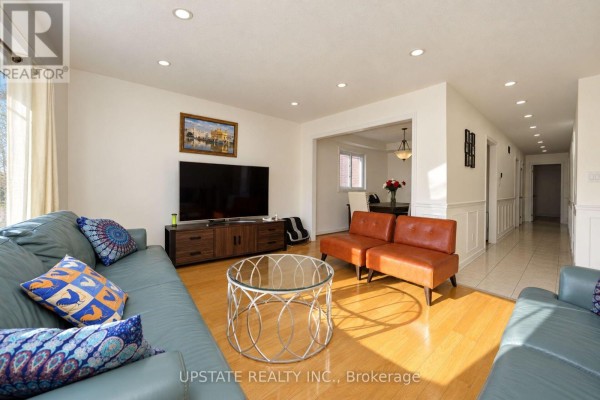 Primary Bedroom - 28 Braemore Road, Brampton, ON L6X1E5 Photo 4