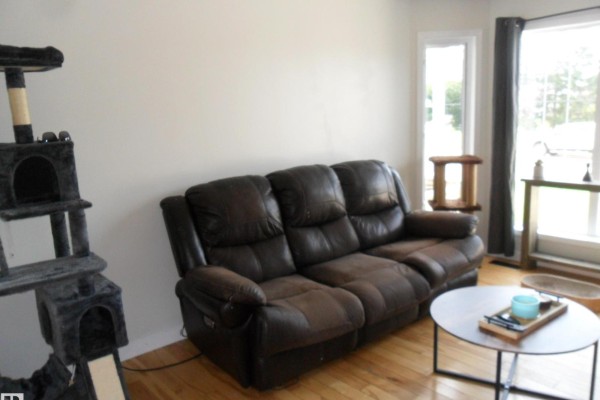 Bedroom 2 - 28 Bridgeview Cr Nw, Fort Saskatchewan, AB T8L2E5 Photo 4